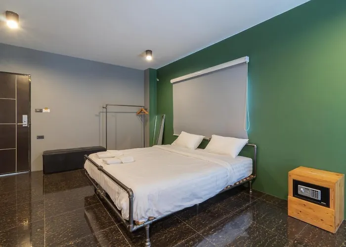 Petchyindee Kingdom Hostel *